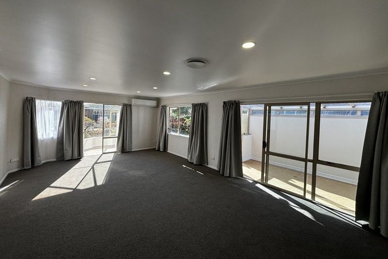 Photo of property in 1/9 Waiwera Place, Merrilands, New Plymouth, 4312