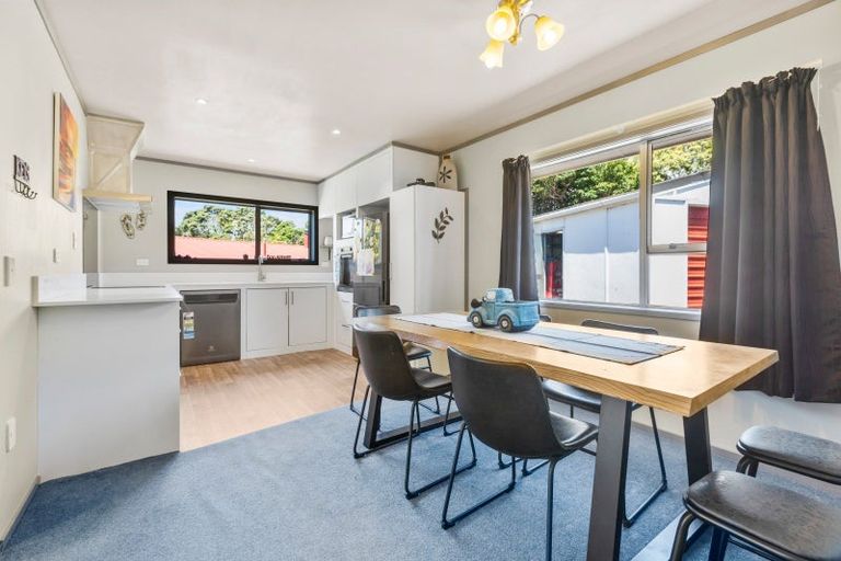 Photo of property in 15 Virginia Place, Whalers Gate, New Plymouth, 4310