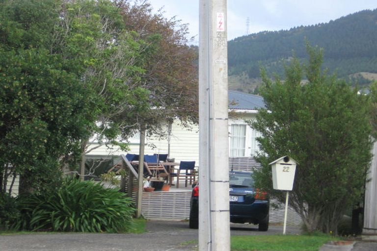 Photo of property in 22 Kereru Bend, Tawa, Wellington, 5028