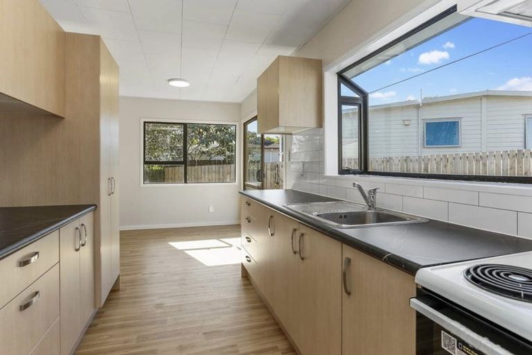 Photo of property in 6 Pureora Place, Clendon Park, Auckland, 2103