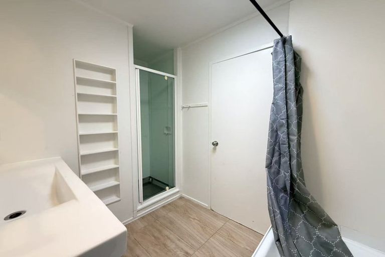 Photo of property in 10 Celeste Place, Totara Vale, Auckland, 0627