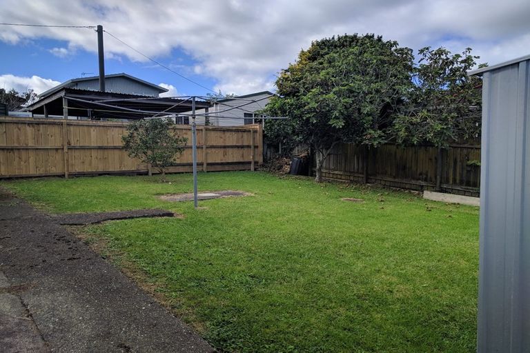 Photo of property in 2/28 Neal Avenue, Glenfield, Auckland, 0629