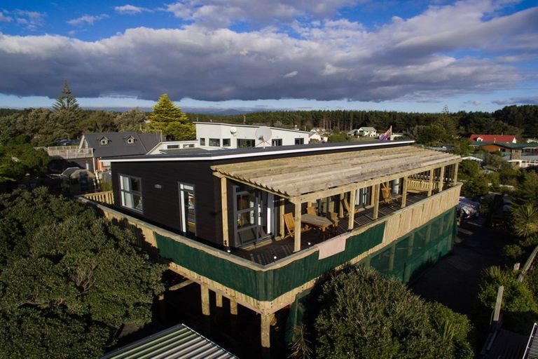 Photo of property in 6 Arataki Grove, Waitarere Beach, Levin, 5510