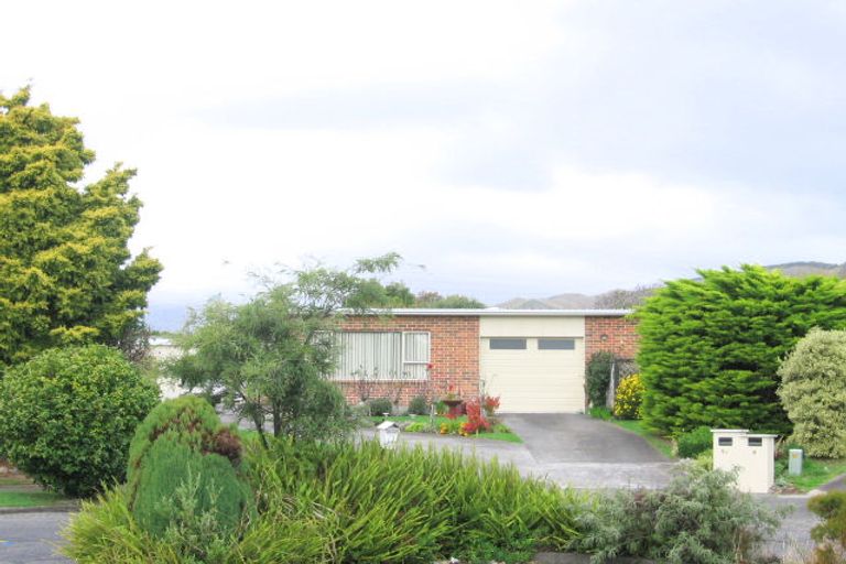 Photo of property in 9a Wakefield Grove, Waikanae, 5036