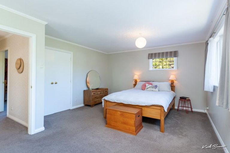 Photo of property in 33 Elmslie Road, Pinehaven, Upper Hutt, 5019