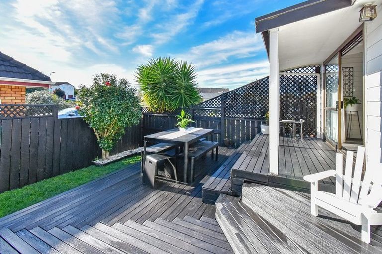 Photo of property in 1/3 Hoylake Place, Wattle Downs, Auckland, 2103