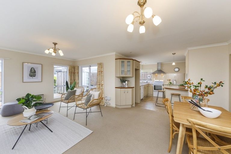 Photo of property in 10 Saint Pauls Court, Highbury, Palmerston North, 4412