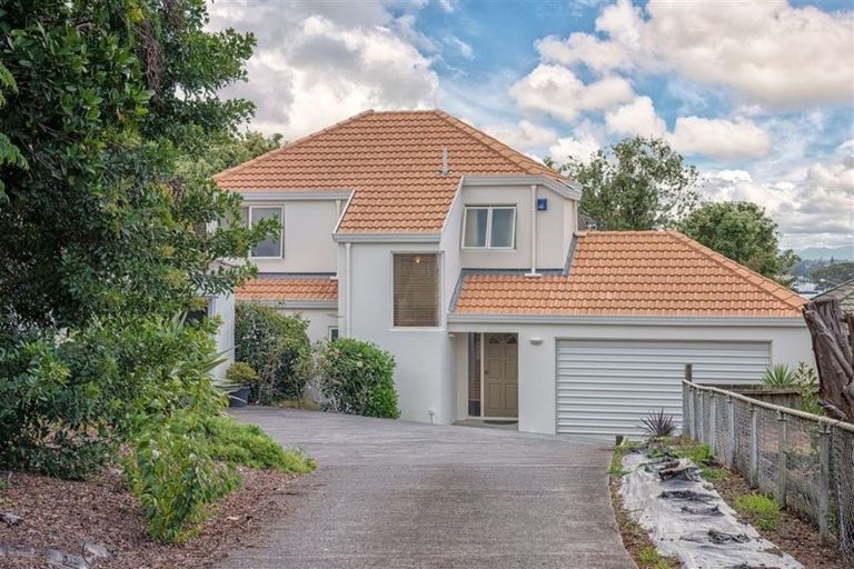 Photo of property in 2/5 Juvena Place, Clover Park, Auckland, 2019