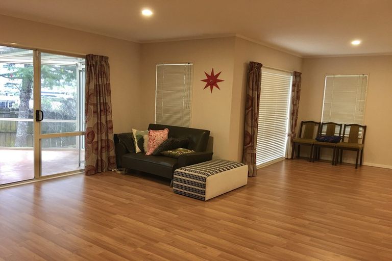 Photo of property in 18 Mercury Lane, Windsor Park, Auckland, 0632