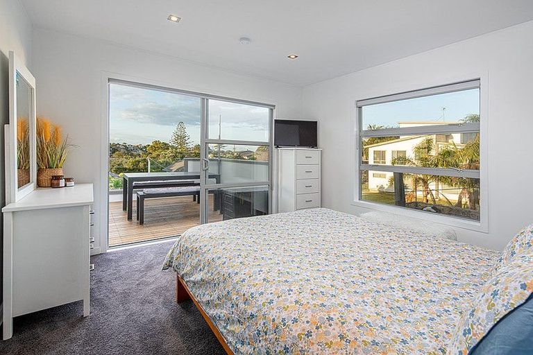 Photo of property in 18 Beulah Avenue, Rothesay Bay, Auckland, 0630