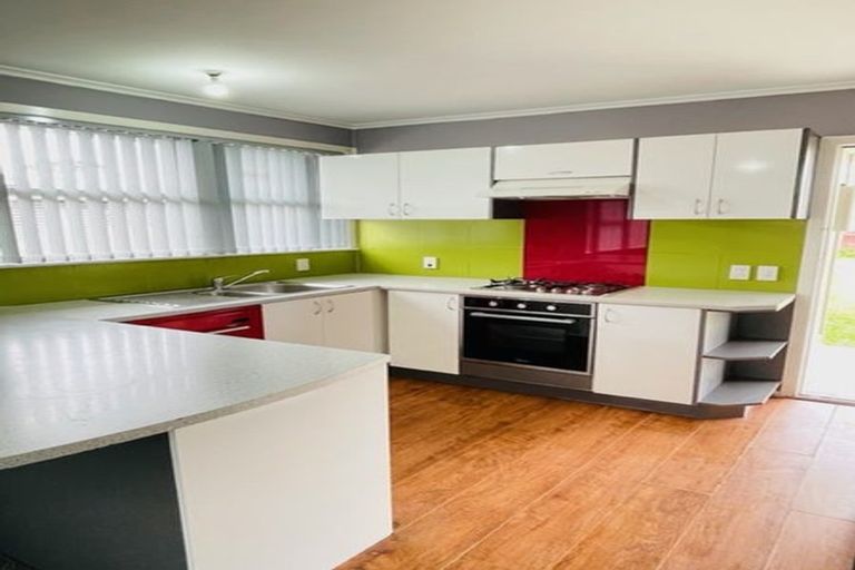 Photo of property in 106 Cobham Crescent, Kelston, Auckland, 0602