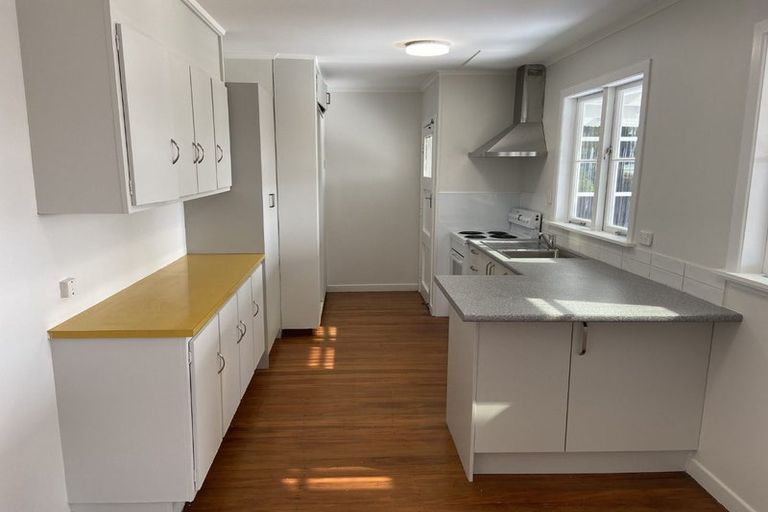 Photo of property in 12 Kokiri Street, Te Atatu South, Auckland, 0610