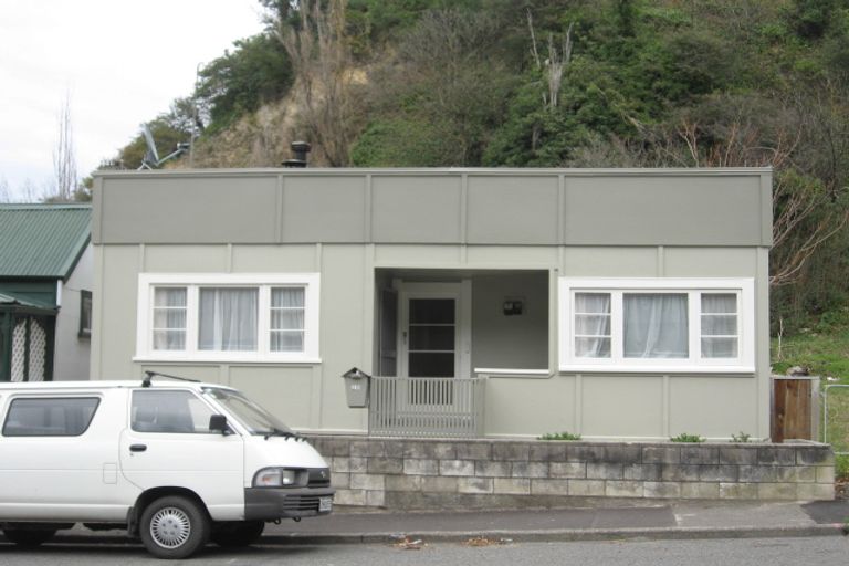 Photo of property in 28 Chaucer Road, Hospital Hill, Napier, 4110