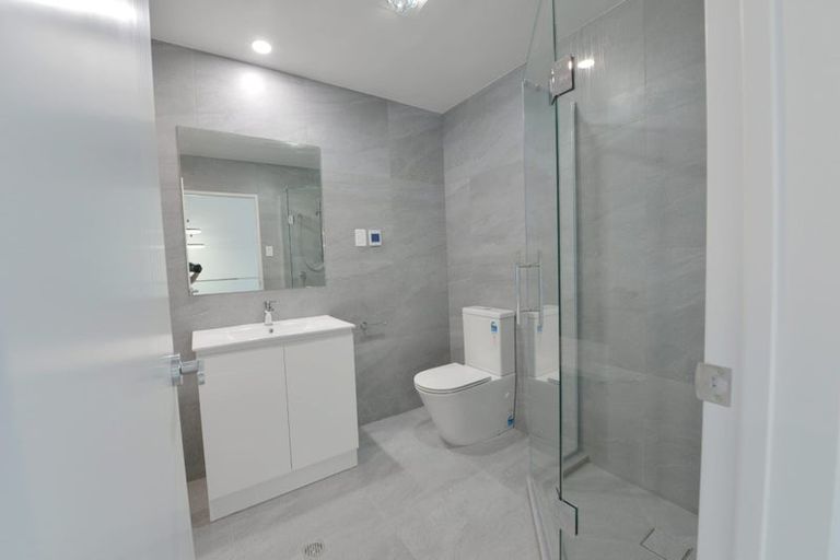 Photo of property in 43c Fitzherbert Avenue, West Harbour, Auckland, 0618