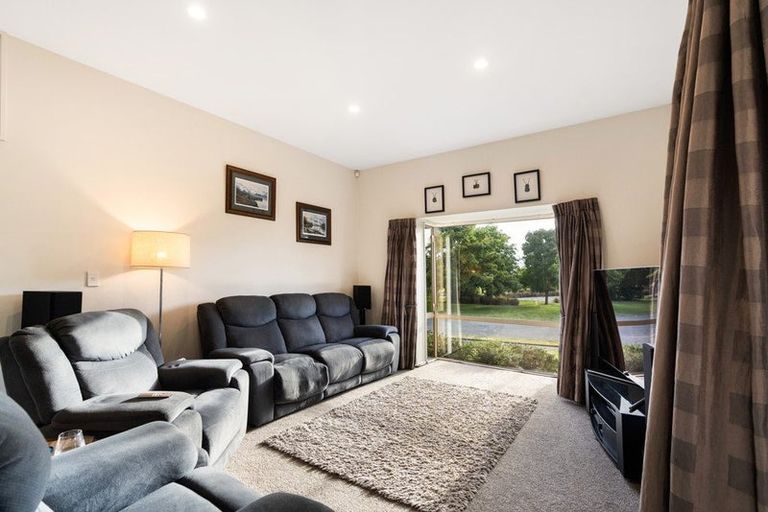 Photo of property in 30 Titirangi Crescent, Parklands, Christchurch, 8083