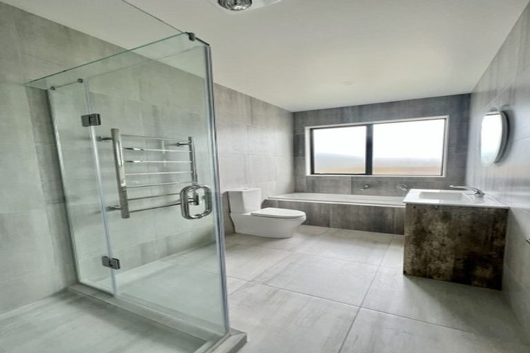 Photo of property in 21 Reserva Crescent, Kumeu, 0810