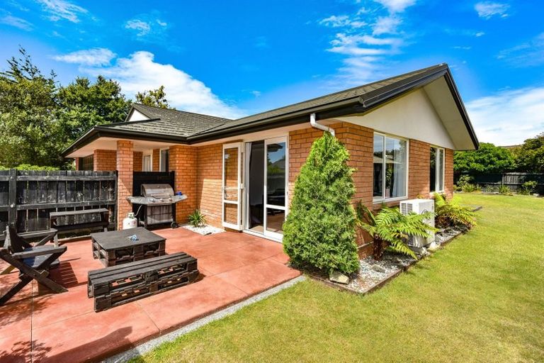 Photo of property in 24 Amoka Crescent, Parklands, Christchurch, 8083