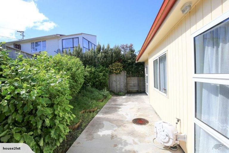 Photo of property in 29a Turville Crescent, Newlands, Wellington, 6037
