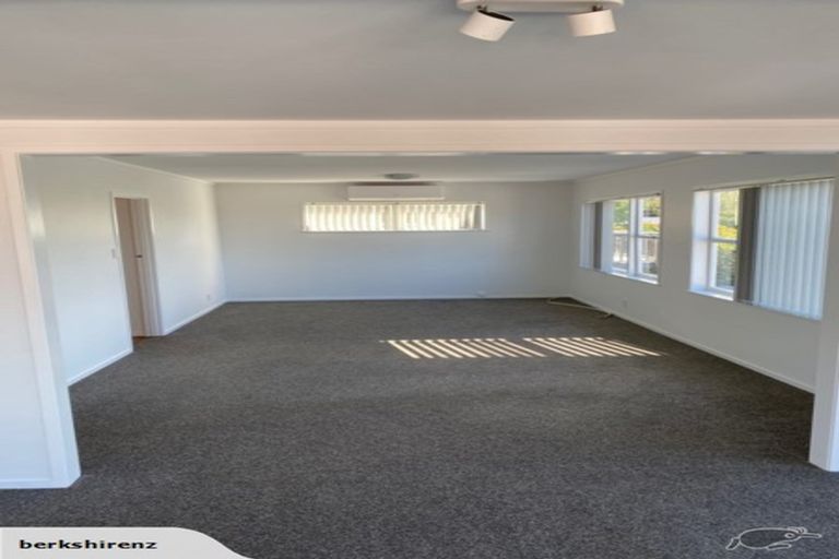 Photo of property in 73 Waimumu Road, Massey, Auckland, 0614
