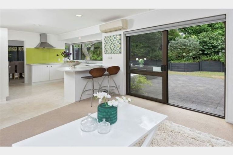 Photo of property in 53 Mirrabooka Avenue, Botany Downs, Auckland, 2010