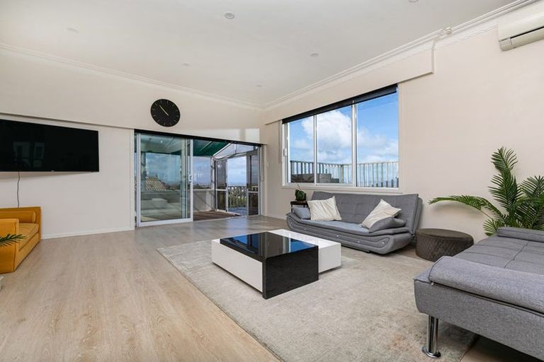 Photo of property in 250 Don Buck Road, Massey, Auckland, 0614