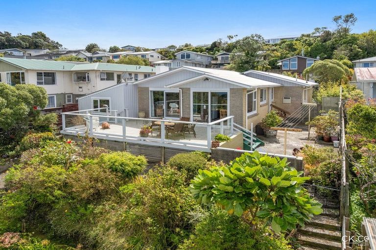 Photo of property in 21 Acacia Avenue, Maungaraki, Lower Hutt, 5010