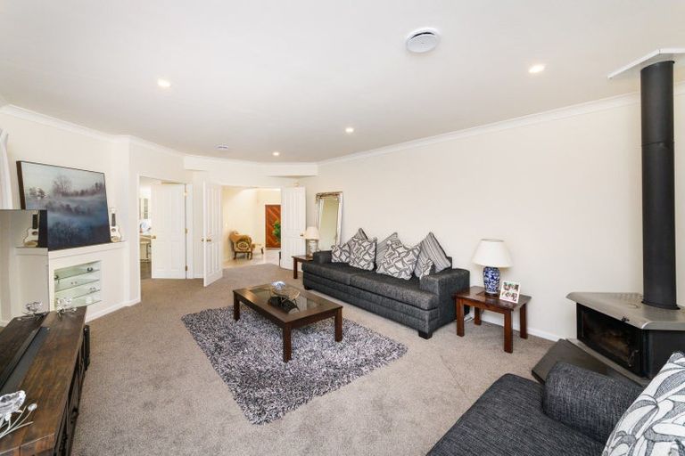 Photo of property in 96 Pacific Drive, Fitzherbert, Palmerston North, 4410