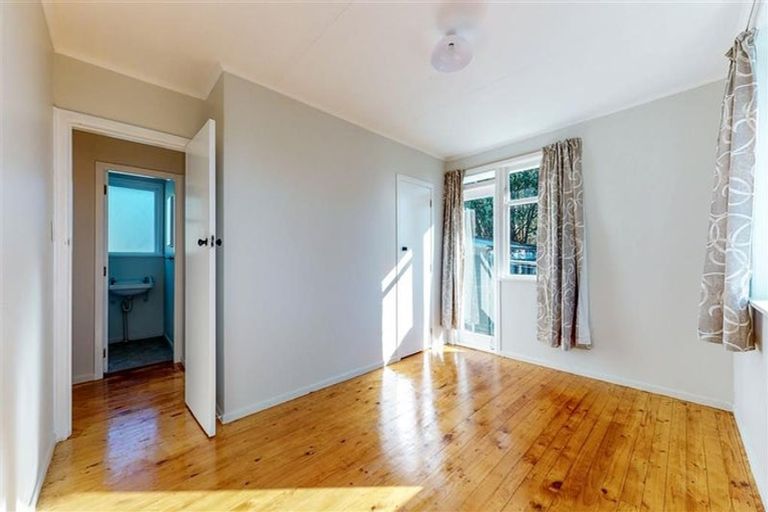 Photo of property in 14 Surprise Place, Cannons Creek, Porirua, 5024