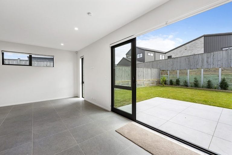 Photo of property in 51 Parkmore Drive, Rosehill, Papakura, 2113