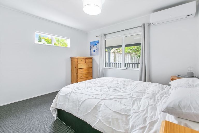 Photo of property in 2/34 Lambrown Drive, Totara Vale, Auckland, 0629