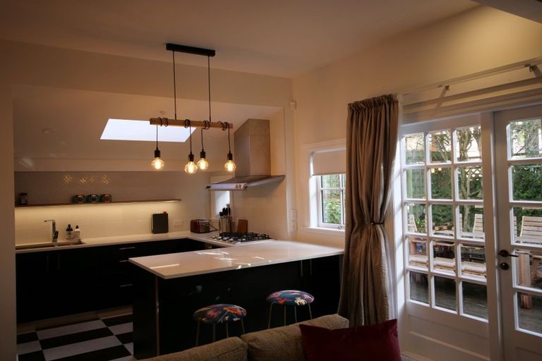 Photo of property in 6 Brougham Street, Mount Victoria, Wellington, 6011