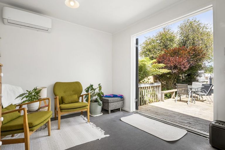 Photo of property in 4 Spinella Drive, Bayview, Auckland, 0629