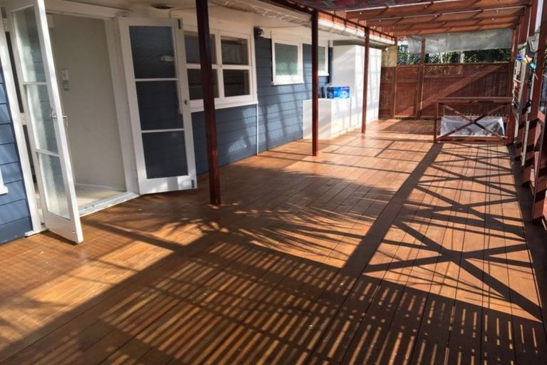 Photo of property in 12 Arahia Street, Northcote, Auckland, 0627