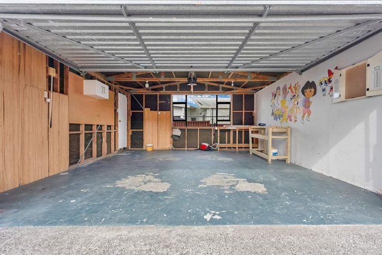 Photo of property in 2/81 Harmel Road, Glendene, Auckland, 0602