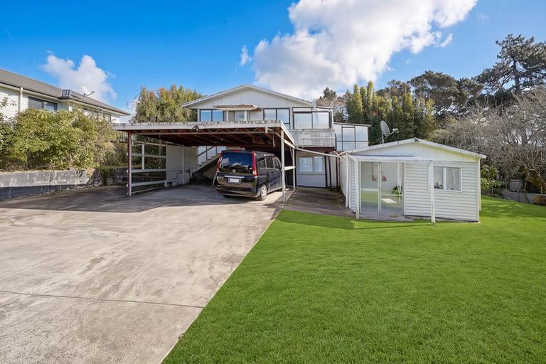 Photo of property in 35 Nile Road, Kelston, Auckland, 0602