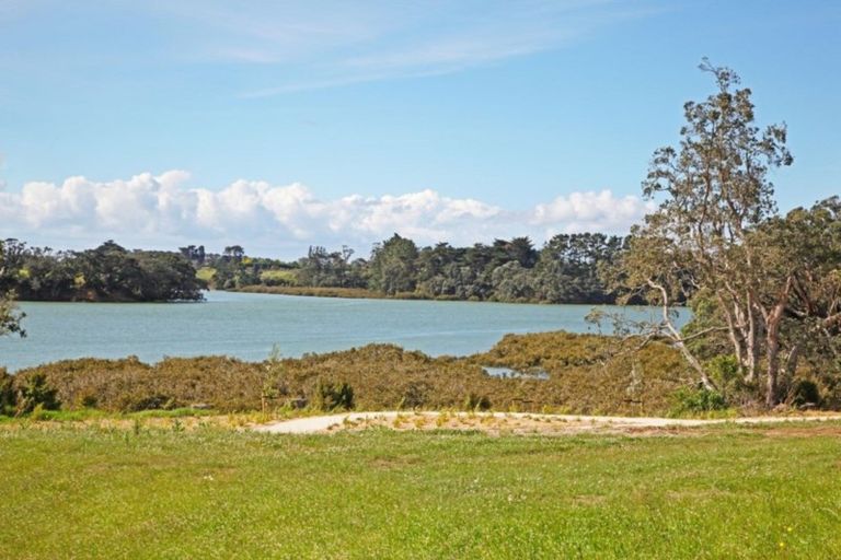 Photo of property in 47 Tahuna Minhinnick Drive, Glenbrook, Waiuku, 2681