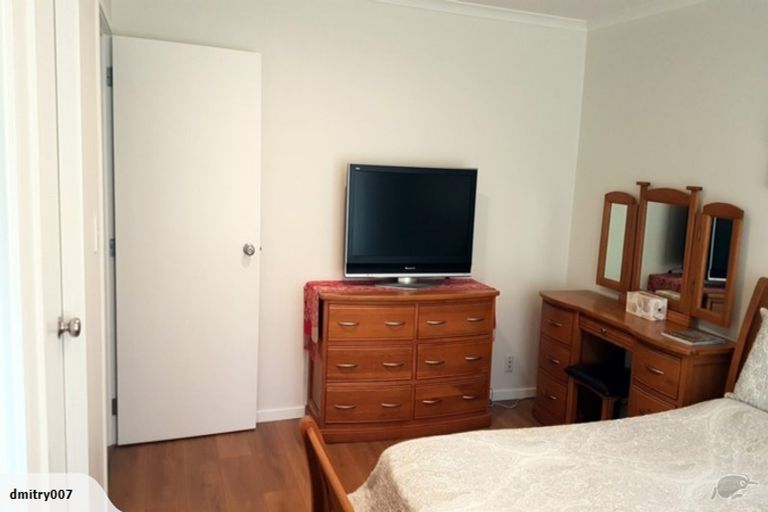 Photo of property in 11 Meharg Place, Fairview Heights, Auckland, 0632