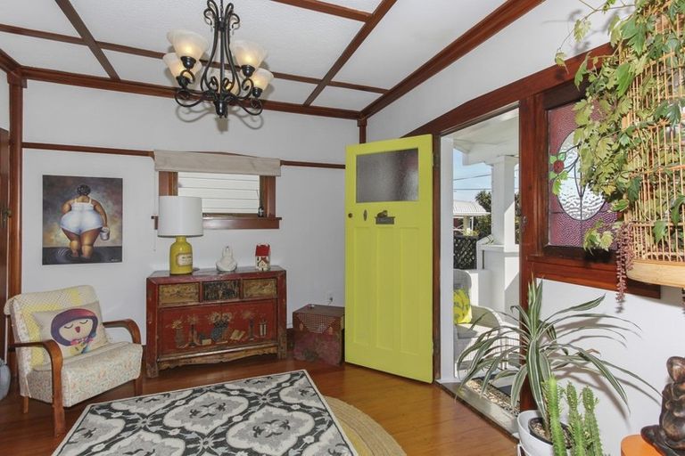 Photo of property in 15 Wallace Place, Westown, New Plymouth, 4310