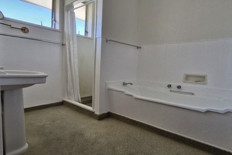Photo of property in 34 Hamblyn Street, Strandon, New Plymouth, 4312