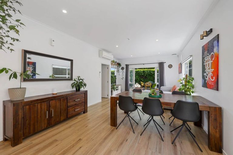 Photo of property in 16 Mulvaney Crescent, Henderson, Auckland, 0612