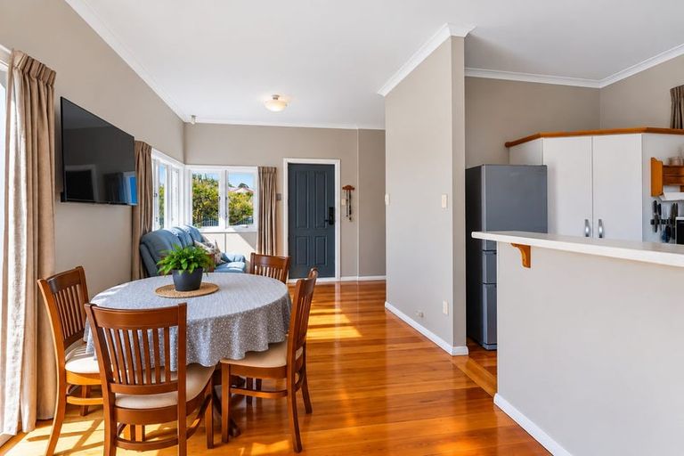 Photo of property in 82 Glover Road, Hawera, 4610