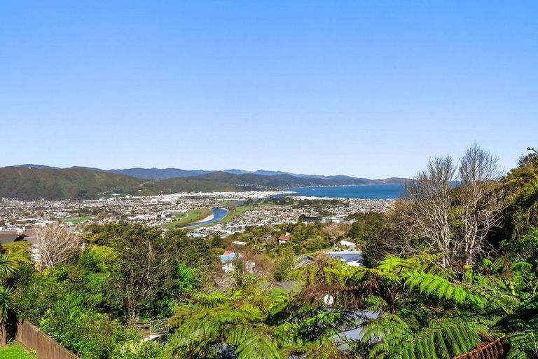 Photo of property in 23b Eastview Grove, Normandale, Lower Hutt, 5010