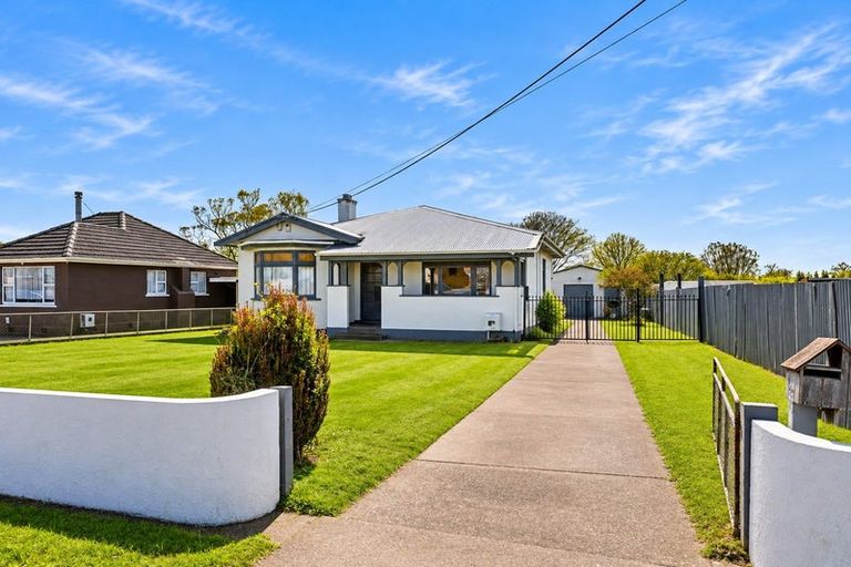 Photo of property in 82 Glover Road, Hawera, 4610