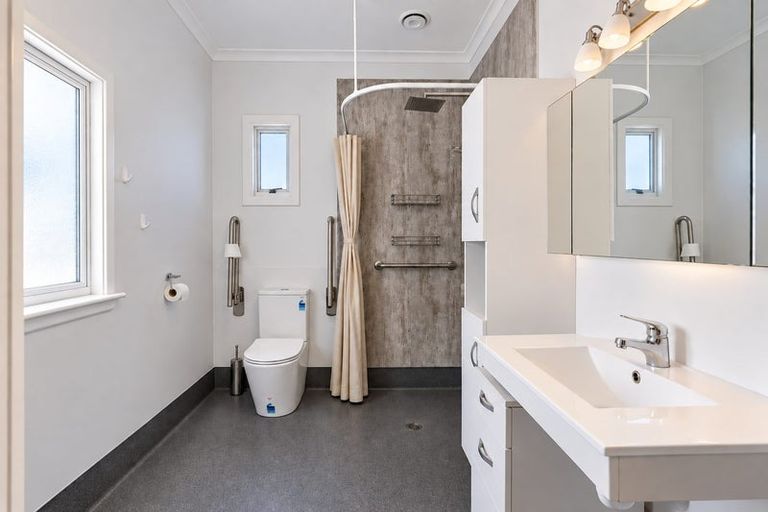 Photo of property in 82 Glover Road, Hawera, 4610