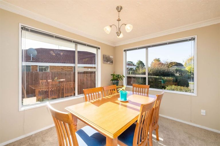 Photo of property in 38 Highland Place, Avonhead, Christchurch, 8042