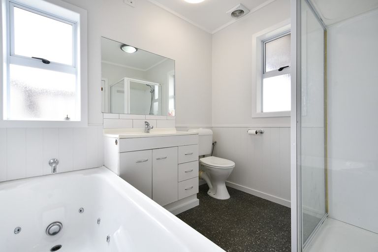 Photo of property in 1 River Road, Te Atatu Peninsula, Auckland, 0610