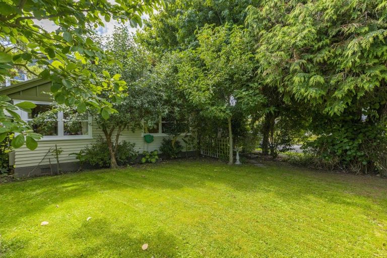 Photo of property in 31 Holyoake Crescent, Avalon, Lower Hutt, 5011