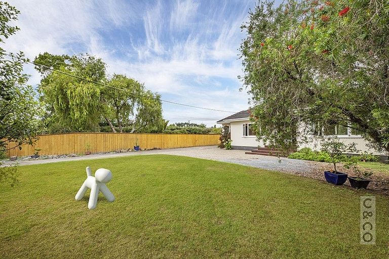 Photo of property in 7 Taupaki Road, Taupaki, Henderson, 0782