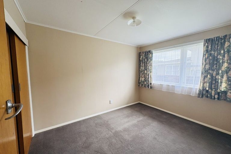 Photo of property in 80a Wikiriwhi Crescent, Awapuni, Palmerston North, 4412