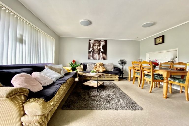 Photo of property in 2/49a Landon Avenue, Mangere East, Auckland, 2024